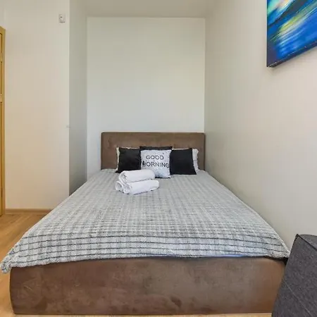 Maluno Vilos - Su Baseinu Apartment *